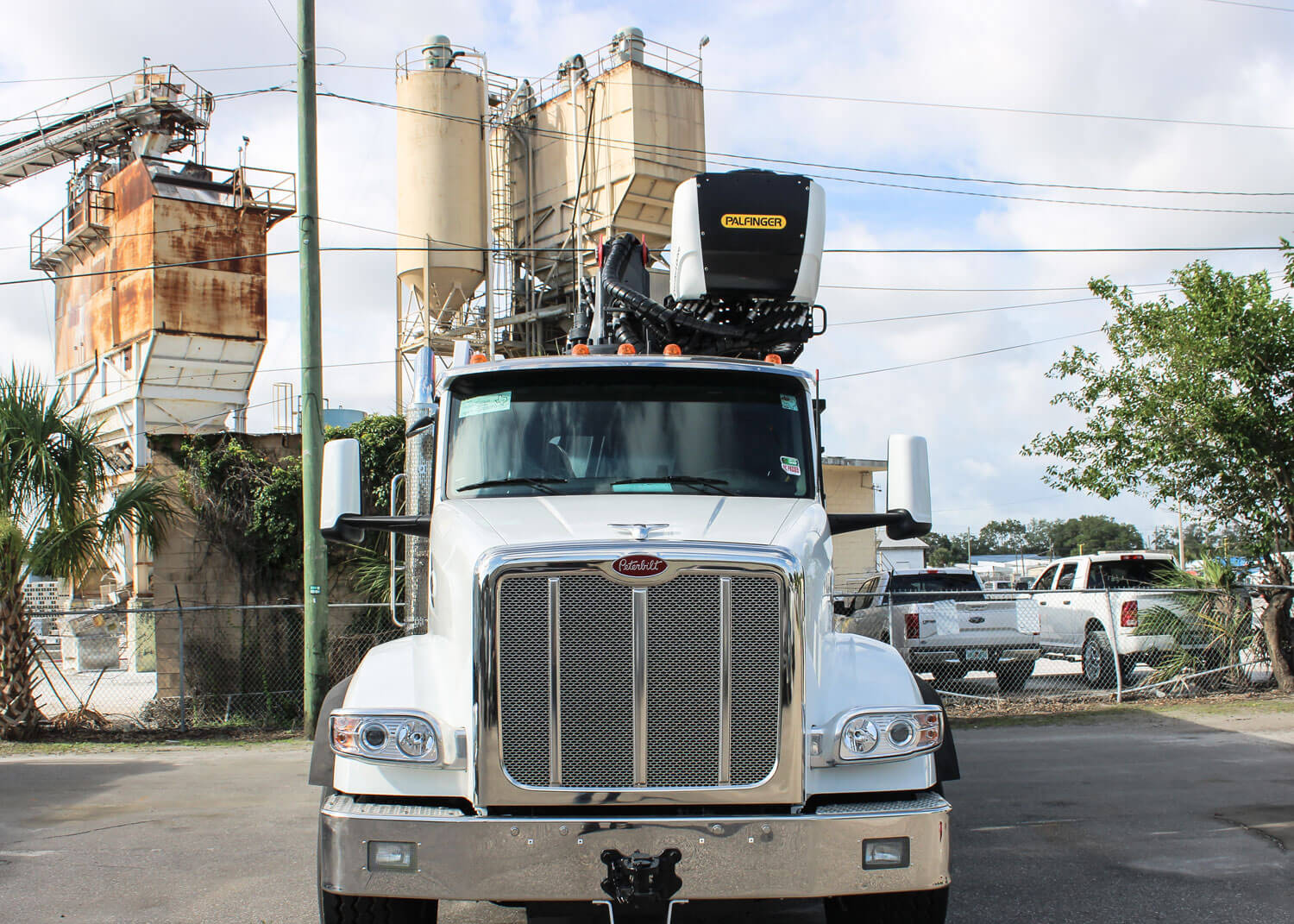 New Peterbilt 567 Grappple truck for sale with Palfinger Grapple
